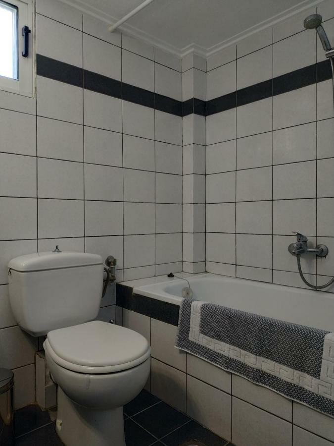 Epavlis Apartment Néa Péramos Eksteriør bilde